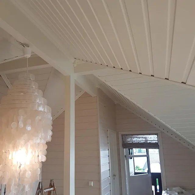 Maling av furupanel i bolig